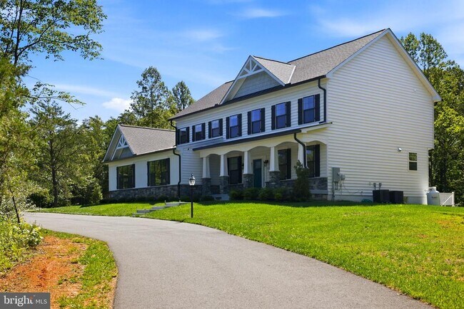 Building Photo - 301 Kingdom Dr