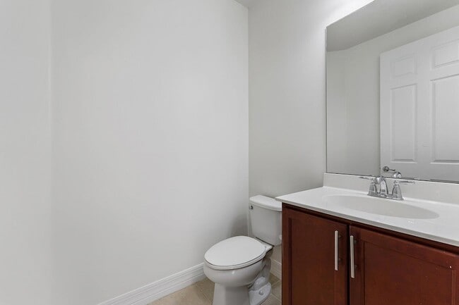 Building Photo - 1130 Sweet Hill Dr