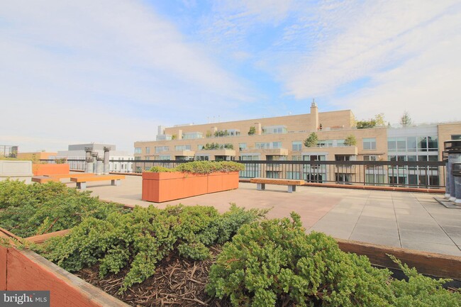 Building Photo - 1140 23rd Street NW Unit 105