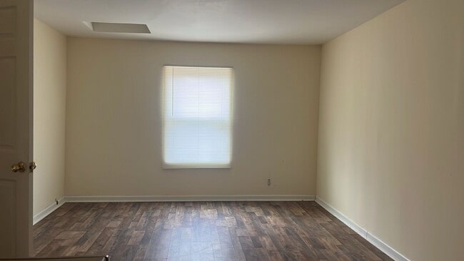 Building Photo - 312 Earnie Ln