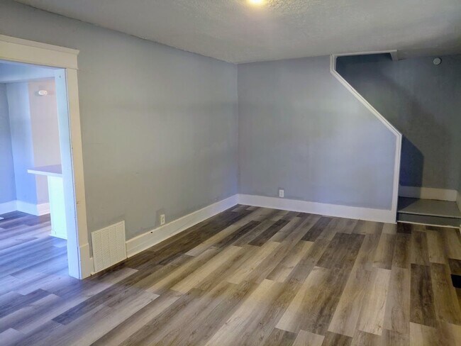 Building Photo - Three-bedroom one bathroom home for rent