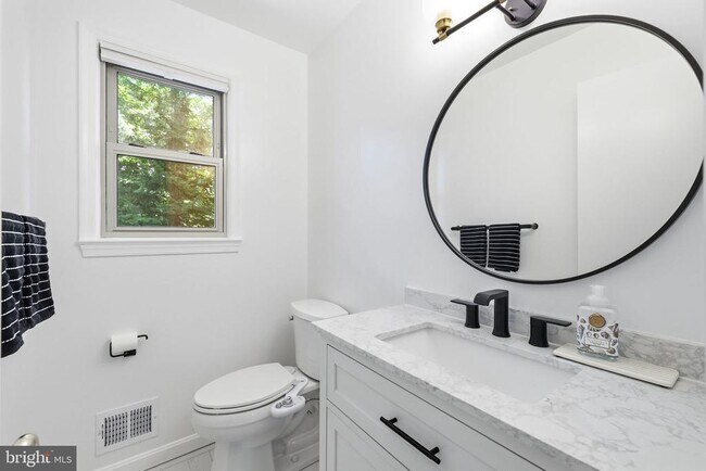 Building Photo - 6605 Grey Fox Dr
