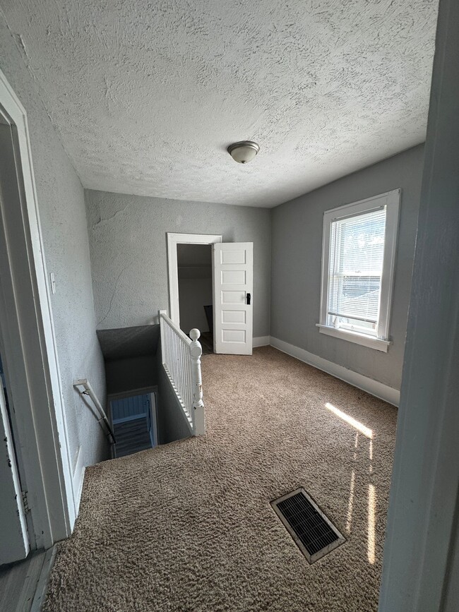 Building Photo - 726 S Meade St