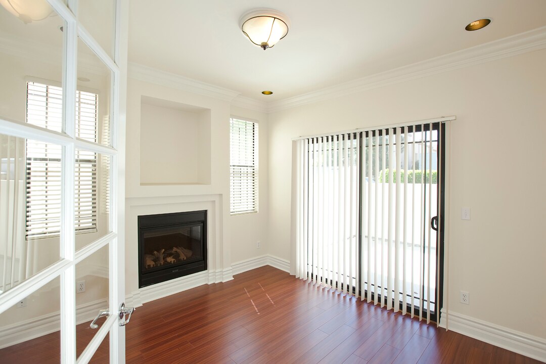 Building Photo - 12745 Moorpark St