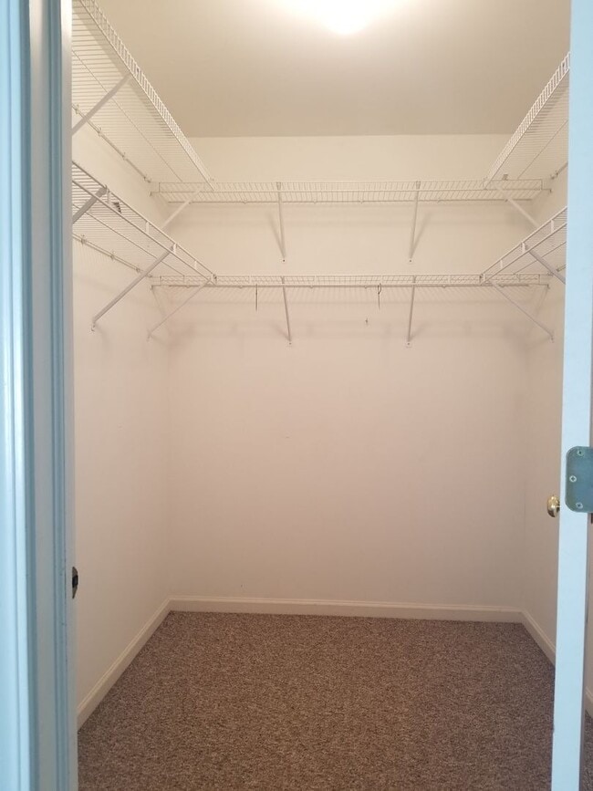 Building Photo - Aurora Two Bed Two Story Townhome