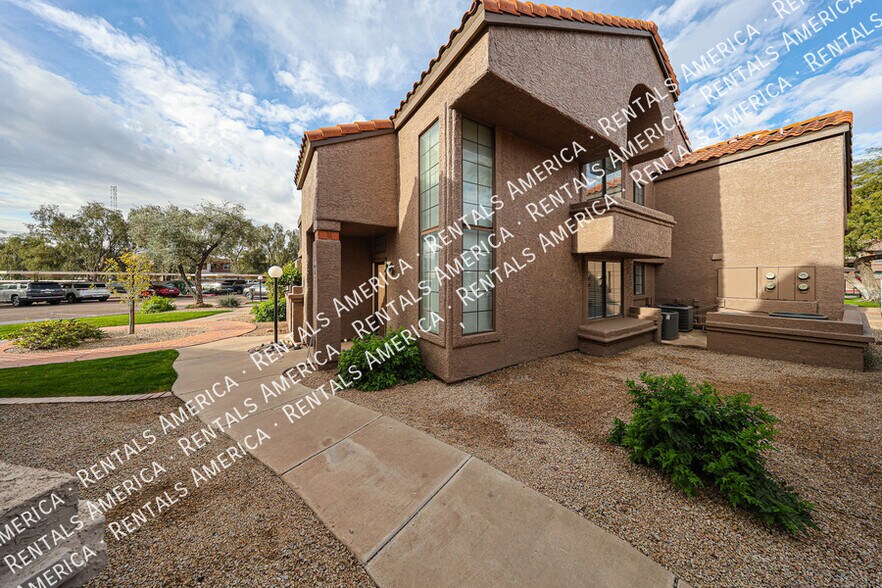 Building Photo - 700 E Mesquite Cir