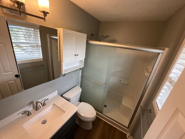 Building Photo - Gorgeous 3/2 Brick Home in Marianna with Bonus Room, Shed, and Fenced Back Yard!