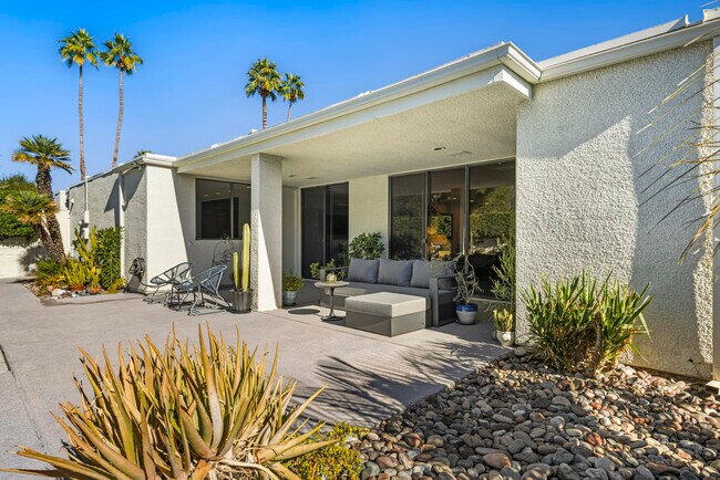 Building Photo - 1411 Via Isla