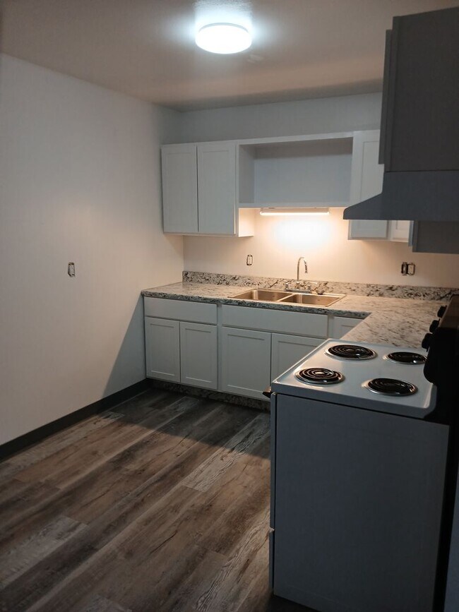 Interior Photo - University Heights (KC-AM)