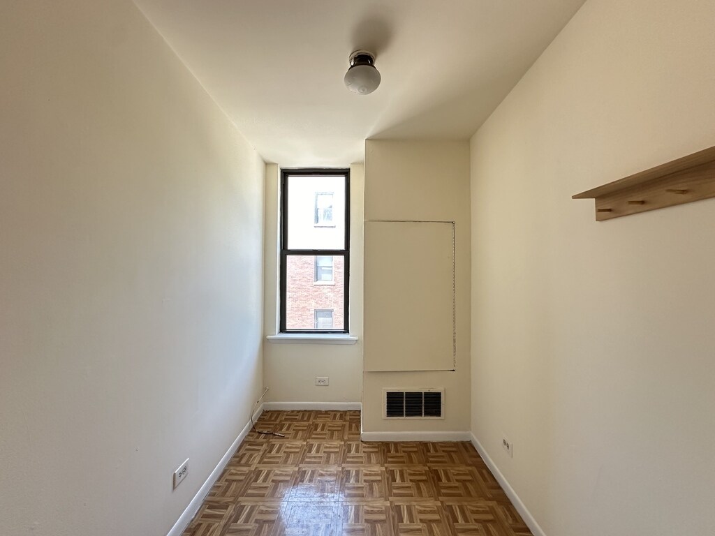 Building Photo - 3147 W Medill Ave