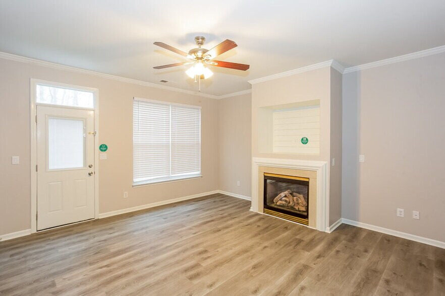 Building Photo - 5902 Shining Oak Ln
