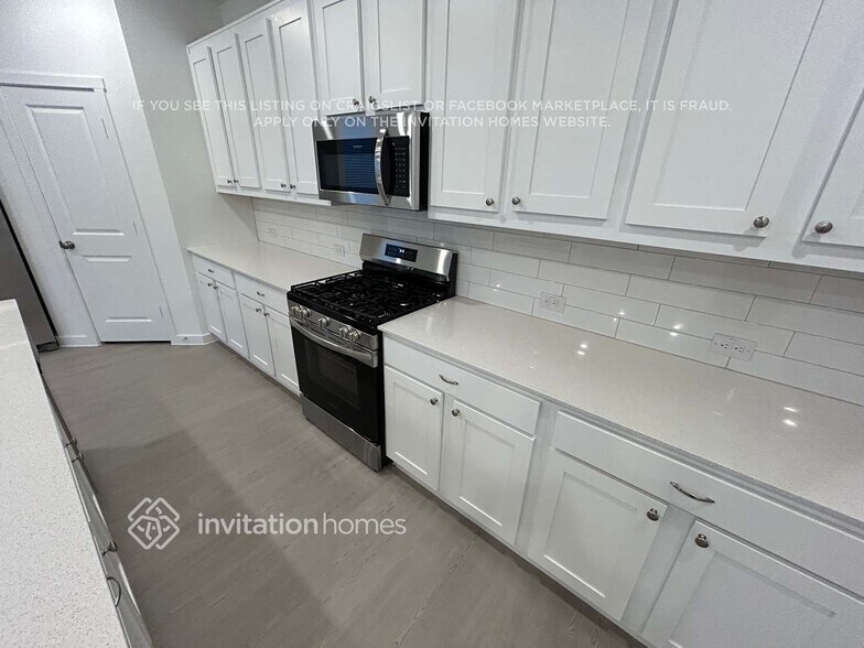 Building Photo - 327 Sedalia Trl