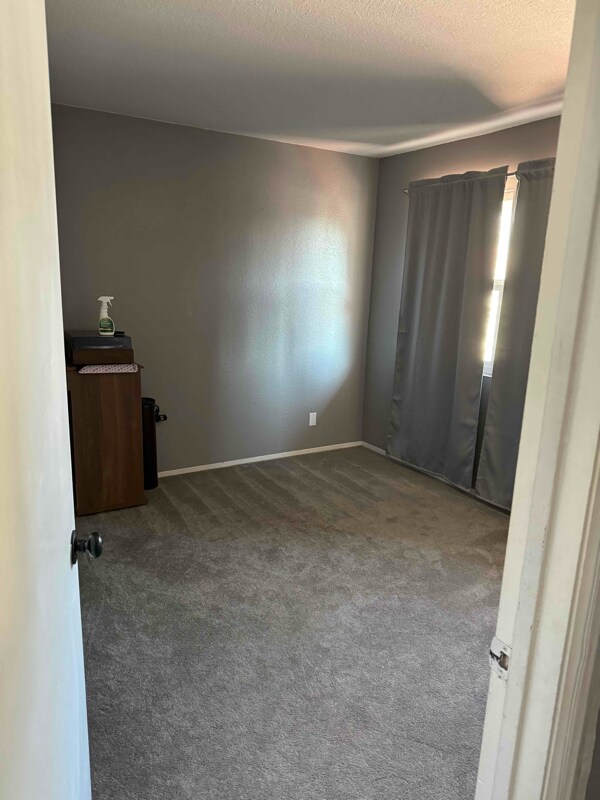 Building Photo - 580 Chelsea Dr