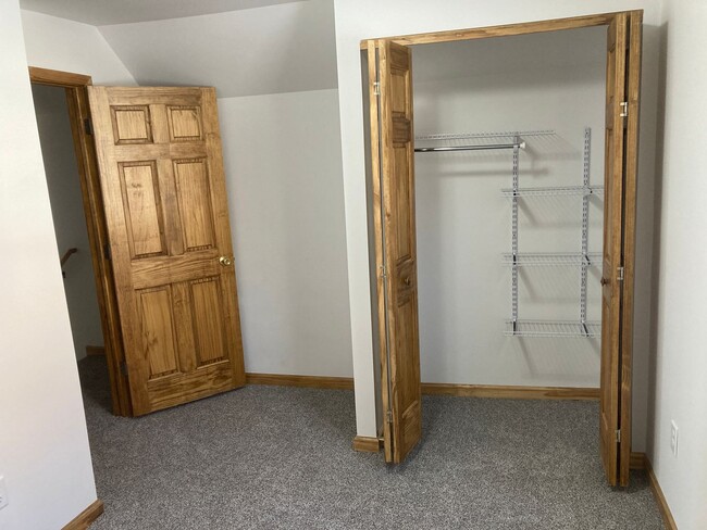 Building Photo - AVAILABLE JUNE/JULY - Remodeled 3 Bed 1.5 ...