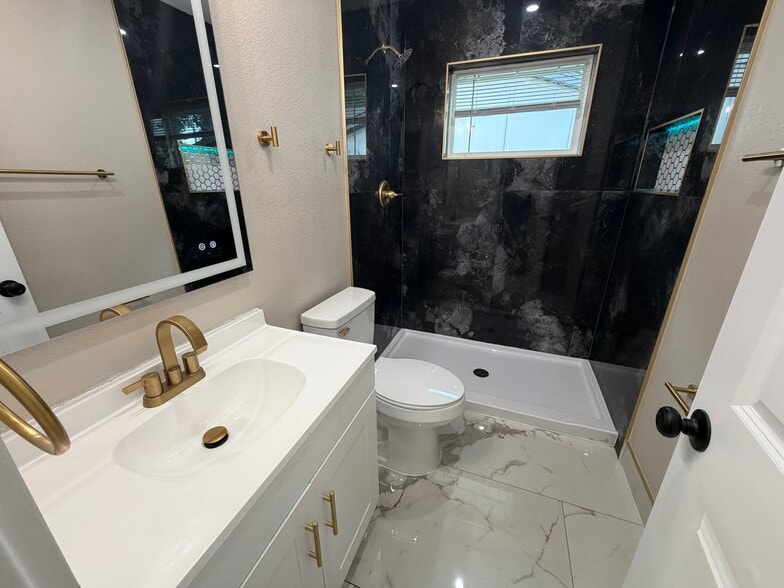 Building Photo - 302 N Cottonwood Dr