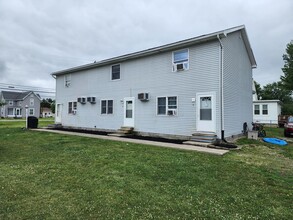 Building Photo - 613 Cedar St