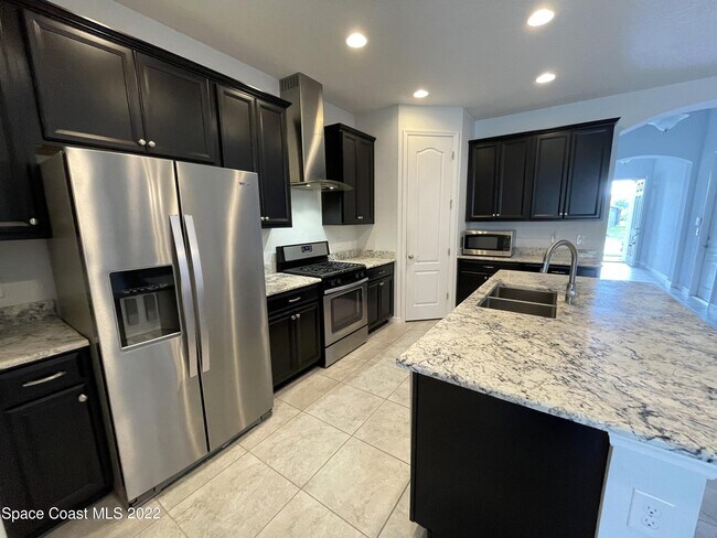 Building Photo - 2881 Casterton Dr