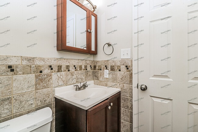 Building Photo - 1438 Friar Tuck Ln