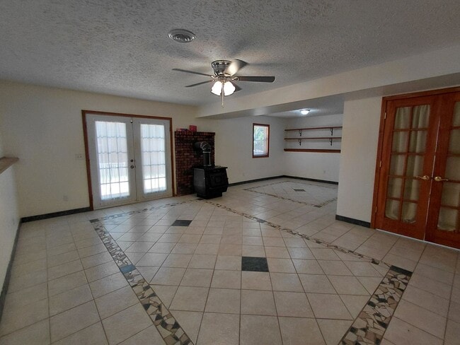 Building Photo - Single Family Home!