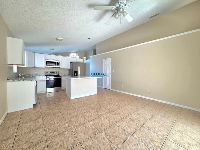 Building Photo - Prime Kissimmee Rental in Lakeside Estates!