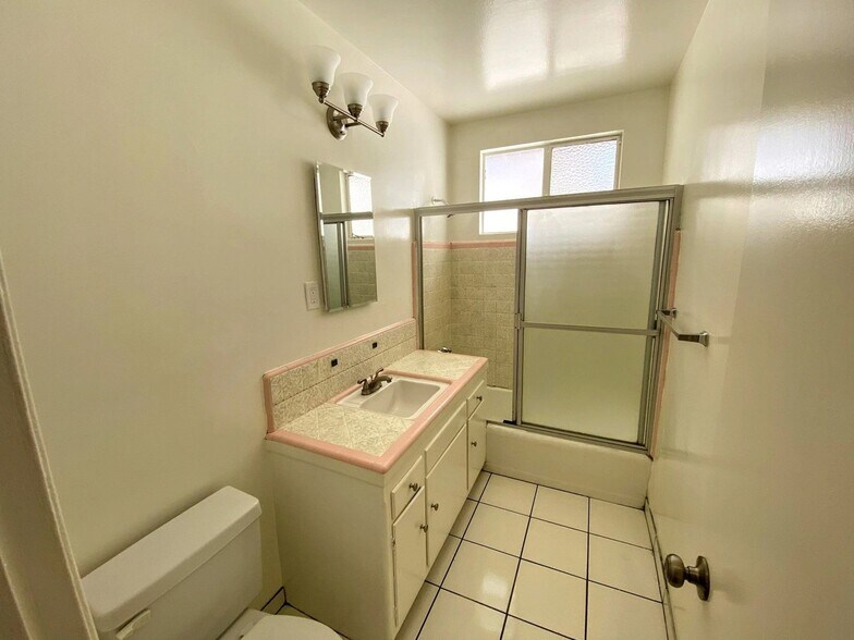 Building Photo - 422 S Willaman Dr