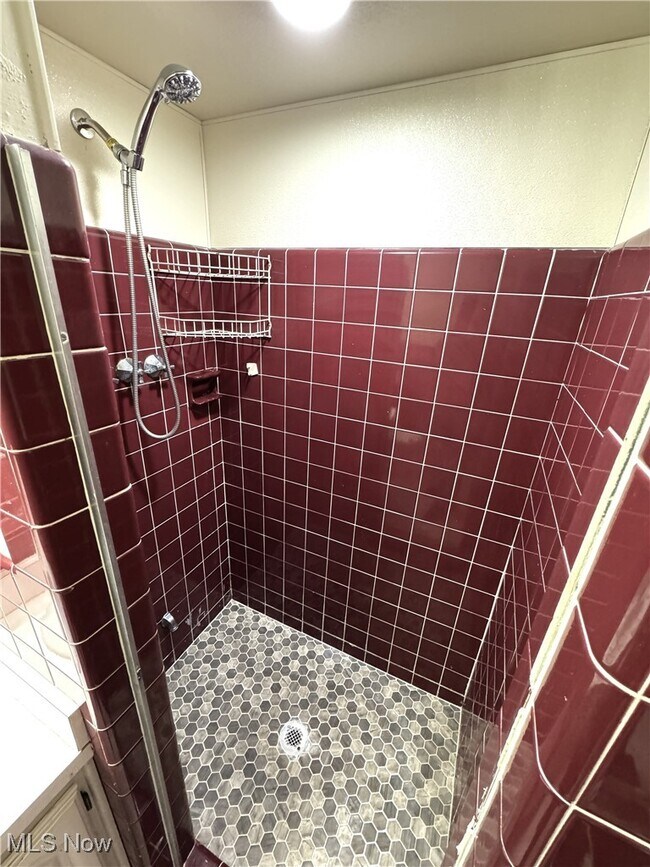 Building Photo - 11820 Edgewater Dr