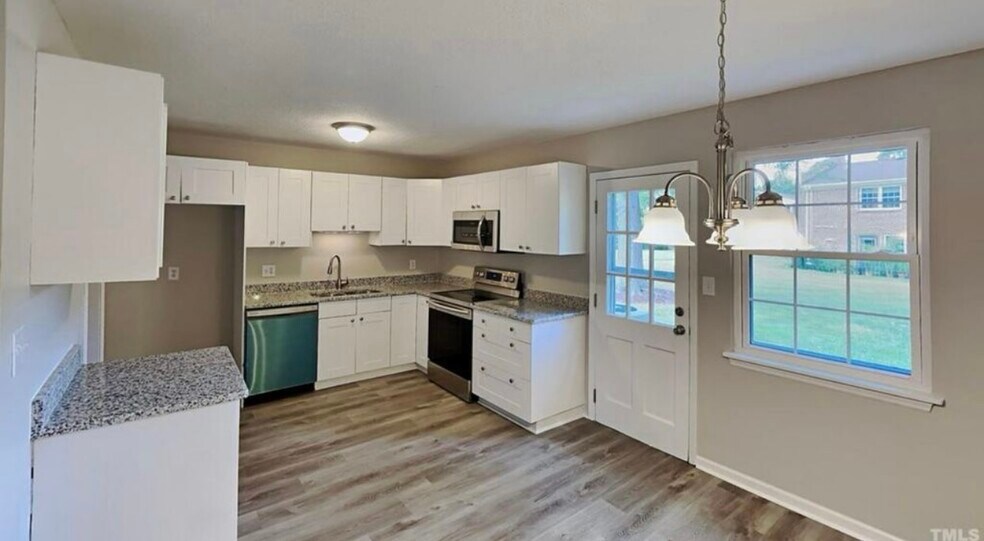 Building Photo - 1002 Willow Dr