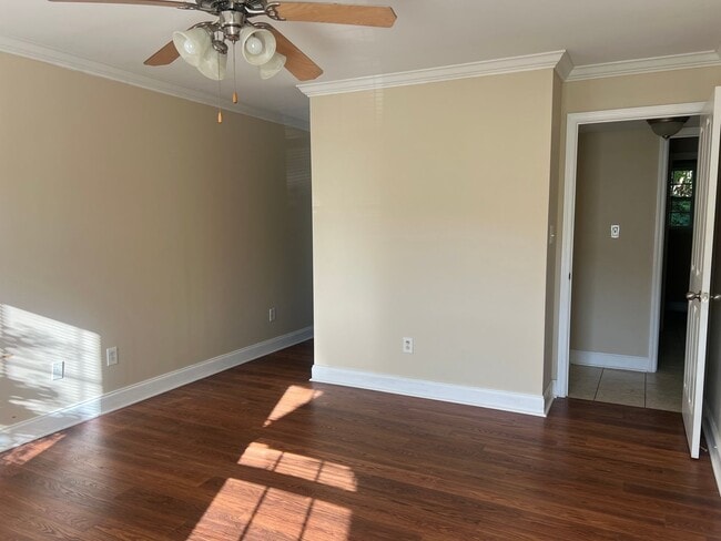 Building Photo - 3 bedroom + loft & 2.5 bedroom  in gated c...