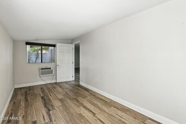 Building Photo - 1115 N 84th Pl