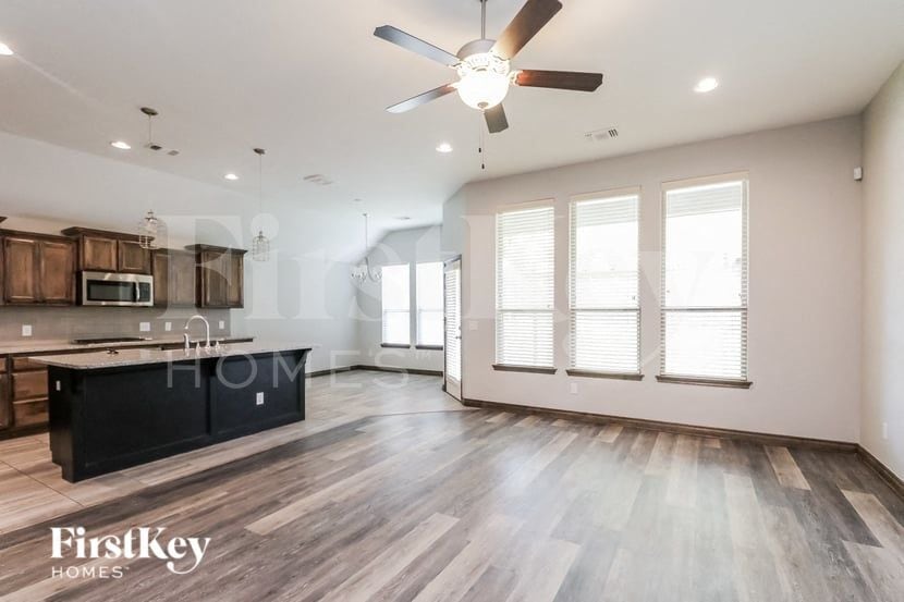 Building Photo - 15904 Tall Grass Dr