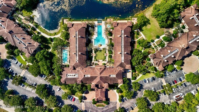 Building Photo - 945 Registry Blvd