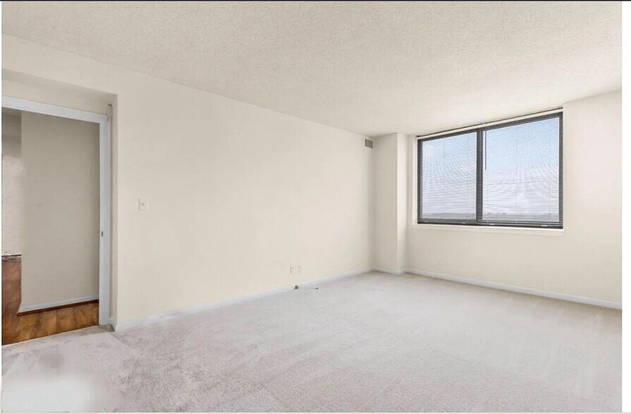 Building Photo - 5501 Seminary Rd