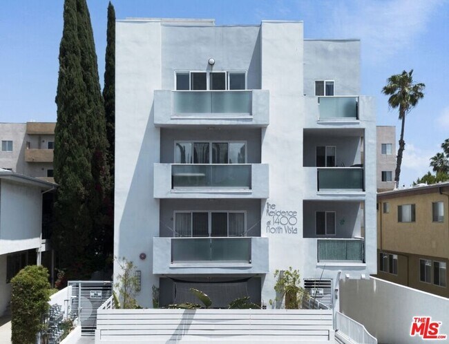 Building Photo - 1400 N Vista St