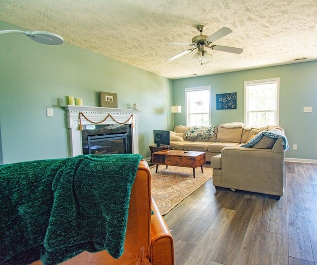 Building Photo - Coming Soon! 3 Bedroom 2.5 Bathroom with Large Fence Yard