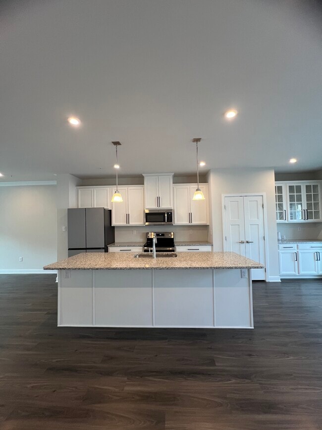 Building Photo - 272 Sugar Maple Square
