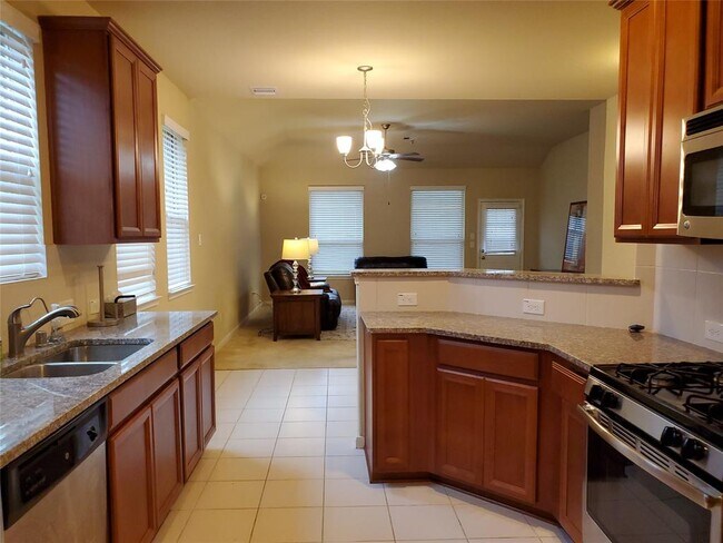 Building Photo - 15610 Whisper Woods Dr
