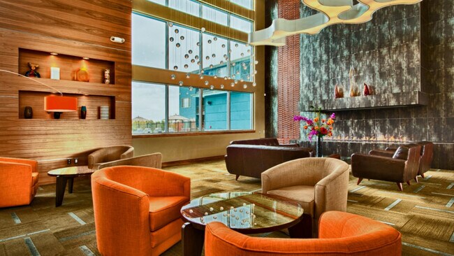 Building Photo - 550 Viridian Dr