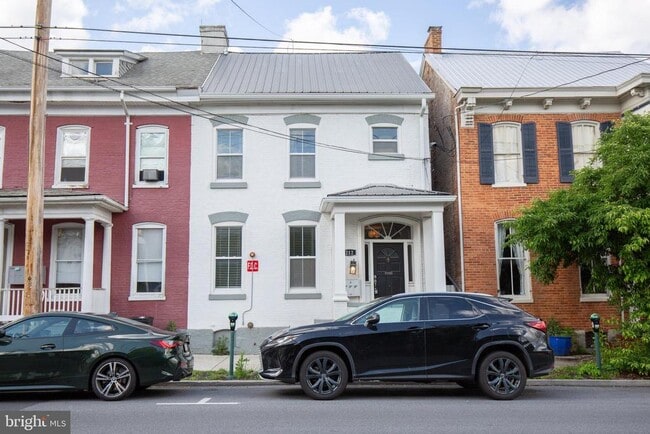 Primary Photo - 212 W Burke St
