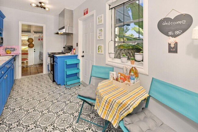 Building Photo - 1701 Fletcher St