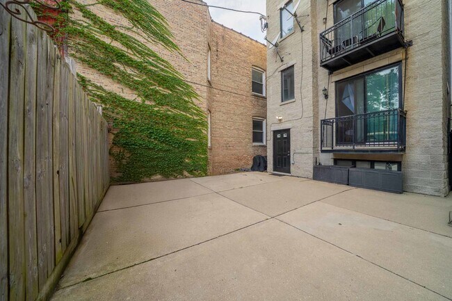 Building Photo - 3123 W Washington Blvd