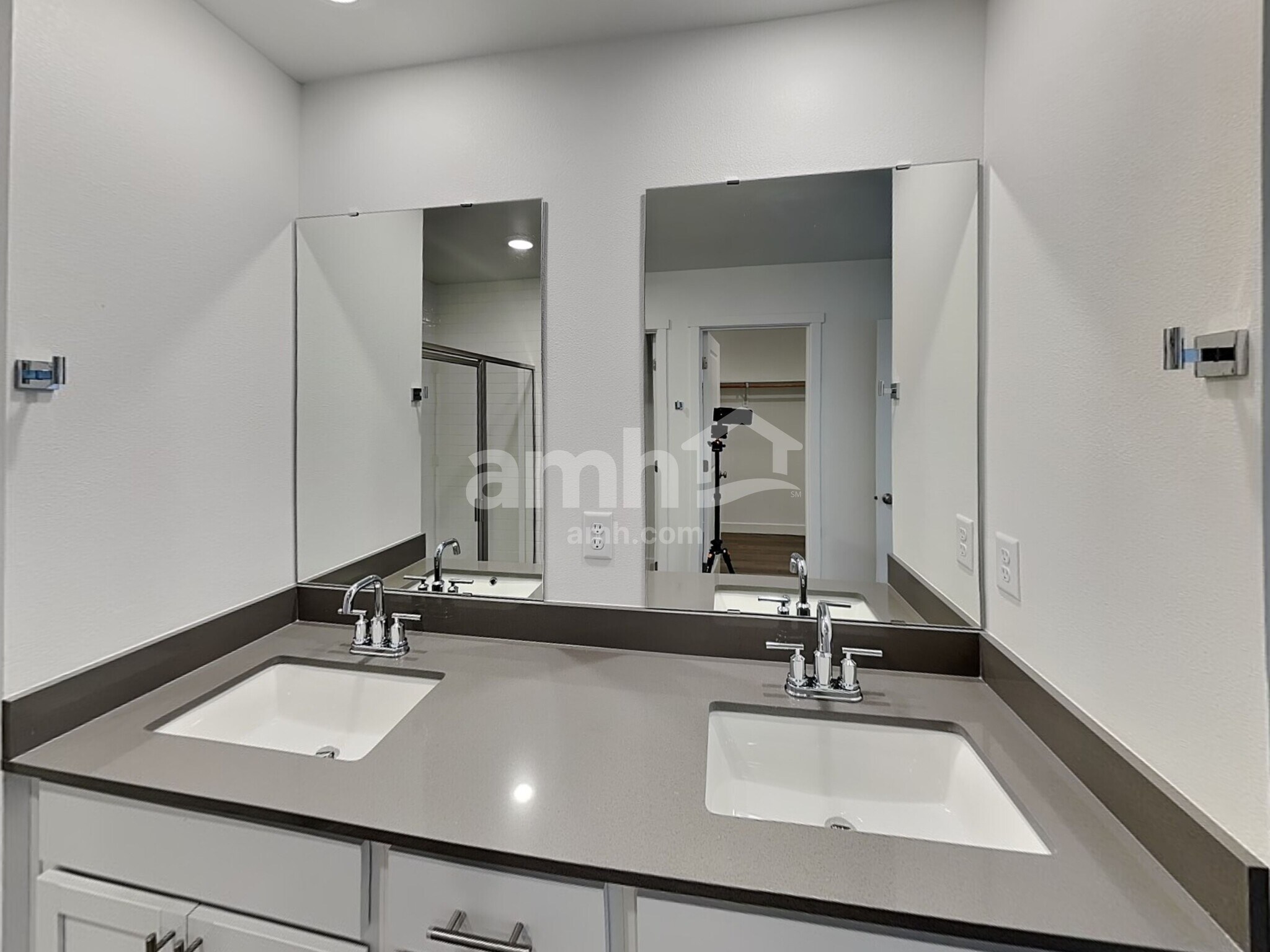 Building Photo - 4727 85th Dr NE