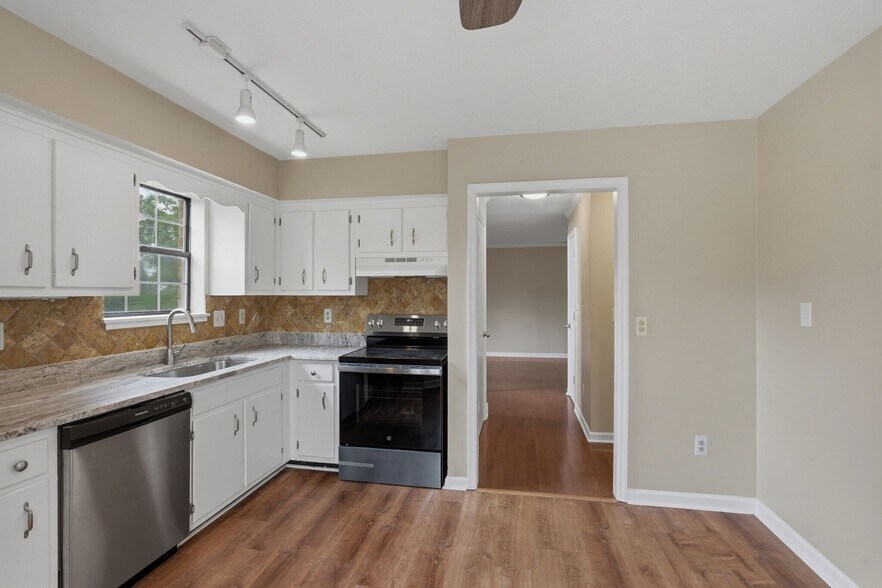 Building Photo - 515 Chesterfield Ave
