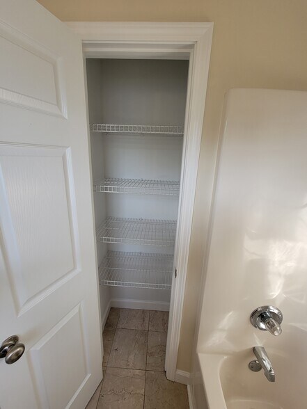 bathroom 2 closet - 11665 Julien Rd