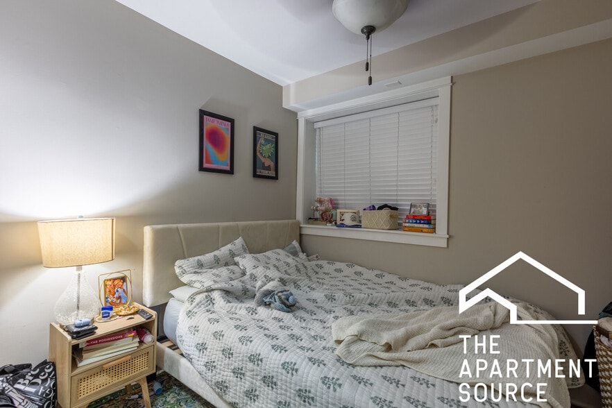 Building Photo - 2449 N Ashland Ave