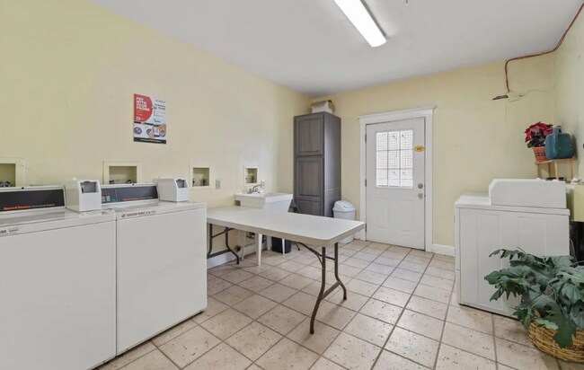 Building Photo - 1715 Sonoma Blvd