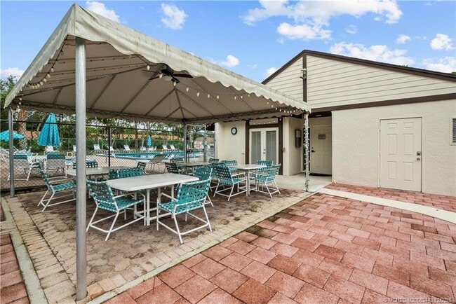 Building Photo - 1544 SW Silver Pine Way