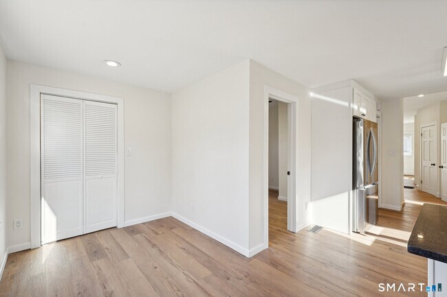 Building Photo - 21 Soundview Ave