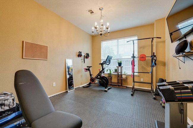 Building Photo - 5517 Crimson Oaks Dr