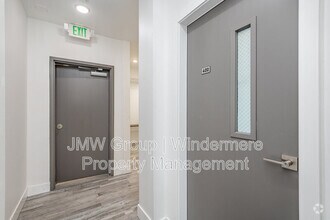 Building Photo - 1709 Harbor Ave SW