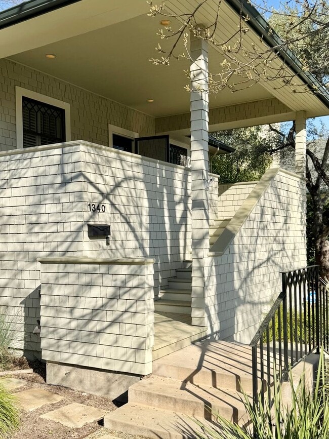 Building Photo - 3 Bedrooms, 2 Bathrooms Saint Helena Charm with Modern Conveniences